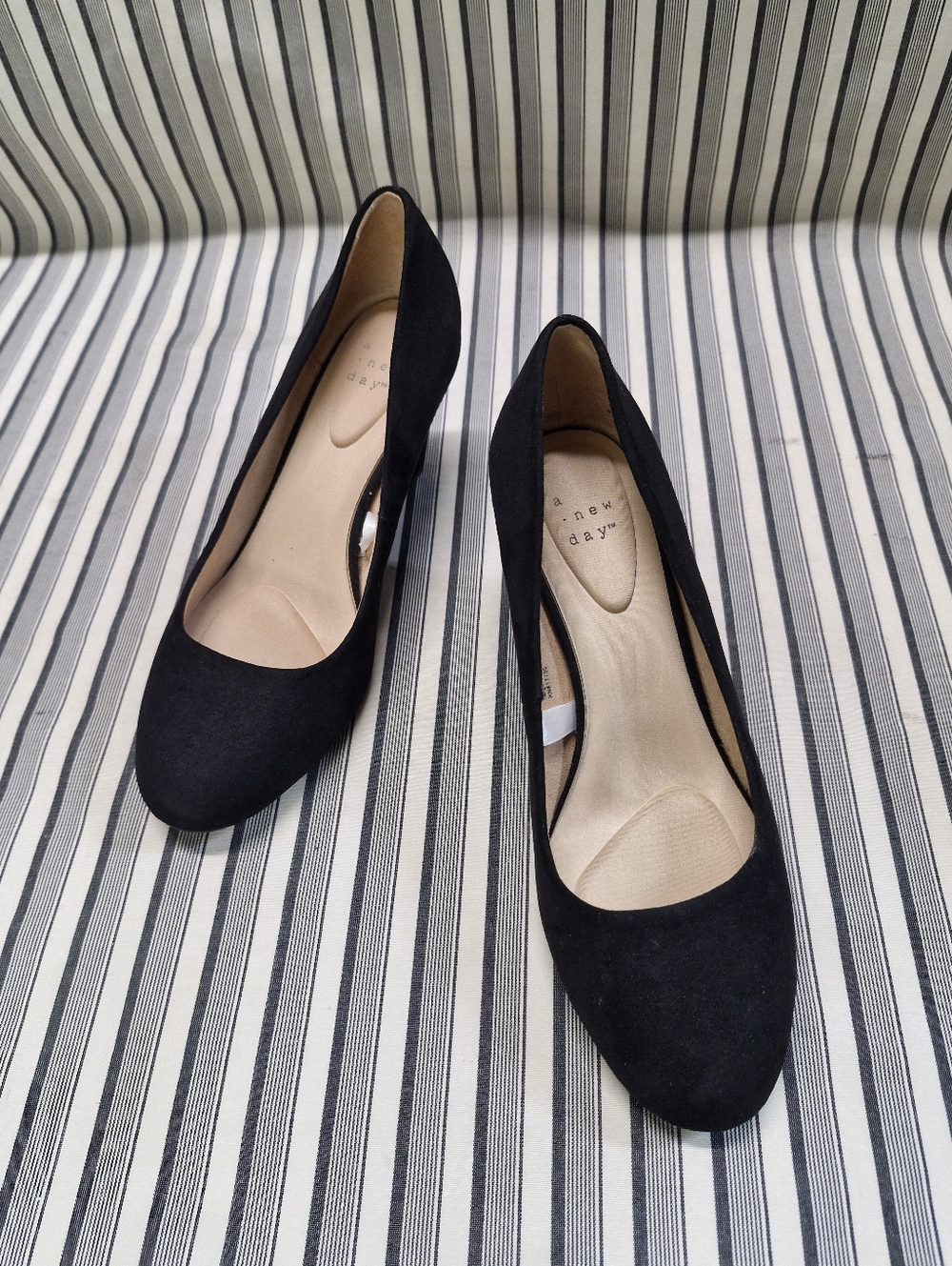 A New Day Black Low Heel Pumps Women’s Size 6 Round Toe
